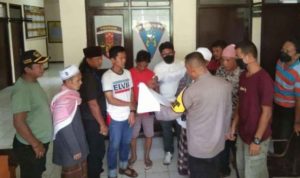 Mediasi antara Kru Syuting Film dengan Warga Desa Pondok Udik Kemang terkait insiden pengeras suara pengajian warga, Jumat (25/2/2022). (radar bogor)