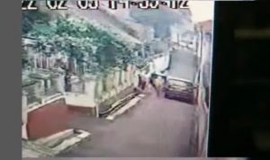 Penipuan dengan modus mengaku tenaga kesehatan program vaksin di Kabupaten Kuningan terekam CCTV.