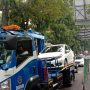 Satu buah Kendaraan terjaring razia parkir liar oleh petugas gabungan. Senin (7/2). Foto. Sandi Nugraha