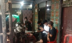 Keluarga Korban Terkejut, Kematian Guru SDN 032 Tilil Korban Penusukan Membawa Duka Mendalam Suasana rumah duka Korban penusukan yang dilakukan oleh mantan suaminya. Senin (7/2). Foto. Sandi Nugraha