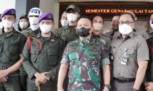 Satu buah mobil yang diketahui merupakan rombongan Jendral Dudung kecelakaan di ruas jalan Trans Papua pada Selasa (12/4/2022).