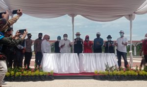 Ridwan Kamil, ketika tim arsitek mendesain, dirinya meminta dicarikan solusi dua level kolong (tingkat, red), kalau bisa ada kuliner.