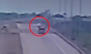 Ngeri, CCTV Kecelakaan Vanessa Angel Jadi Bukti di Persidangan Tangkapan layar video rekaman CCTV kecelakaan Vanessa angel
