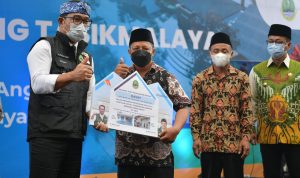 Ridwan Kamil: Pusat Budaya Pagerageung Harus Dijadikan Ruang Kreatifitas Pelaku Seni Gubenur Jabar Ridwan Kamil ketika melakukan kunjungan kerja ke Tasikmmalaya