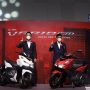 Jajaran Board of Director PT Astra Honda Motor berfoto bersama dengan model terbaru sepeda motor All New Honda Vario 160 yang berlangsung AHM Safety Riding Park, Cikarang (2/2). (Kiri-Kanan): Marketing Director AHM – Thomas Wijaya, President Director AHM – Keiichi Yasuda, Executive Vice President Director AHM – Johannes Loman dan Marketing Director AHM- Tetsuya Komine.