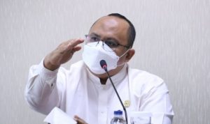 Ketua DPRD Kota Bogor Atang Trisnanto saat rapat kerja bersama anggota Komisi I dan Satpol PP Kota Bogor. (DPRD Kota Bogor/Antara)