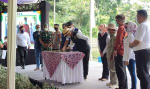 Penuhi Janji, Ridwan Kamil Resmikan Objek Wisata Situ Wangi Gubernur Jawa Barat Ridwan Kamil meresmikan objek wisata Situ Wangi di Kabupaten Ciamis, Sabtu (19/2).
