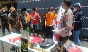 Terjerat Kasus Makar, Tiga Jenderal NII Di Tetapkan Jadi Tersangka Satreskrim Polres Garut mengekspose tiga orang yang mengaku jendral NII saat penetapan jadi tersangka.