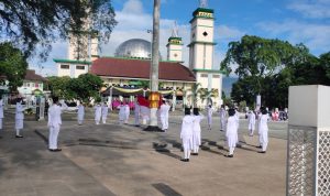 Pada acara pengibaran bendera Ketika memperingati hari jadi Kabupaten Garut gagal untuk dinaikan Sebab, tali tiang bendera putus.