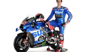 Pebalap MoGP Alex Rins bersama motor andalan Suzuki GSX RR (Foto: Twiter Alex Rins)