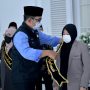 Ridwan Kamil melepas para mahasiswa yang akan berangkat belajar Universitas Al Azhar, Mesir agar selalu semangat menuntut ilmu.