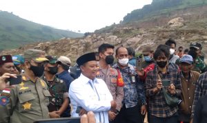 Wagub Jabar Belum Bisa Pastikan Penutupan Sementara Proyek Galian C di Nagreg Wakil Gubernur Jawa Barat, Uu Ruzhanul Ulum saat kunjungi proyek galian C yang timbulkan polemik di Desa Nagreg, Kecamatan Nagreg, Kabupaten Bandung. (Jabar Ekspres)