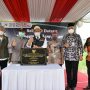 Gubernur Jawa Barat Ridwan Kamil meresmikan penataan jalan penghubung antara Jabar-Jateng, di Ciledug Kabupaten Cirebon dengan Kabupaten Brebes, Jumat (4/2/2022).
