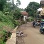 Lingkungan Desa Cikahuripan, Kecamatan Cimanggung, Kabupaten Sumedang. (Jabar Ekspres)