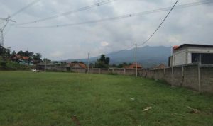 Tiang listrik yang sudah mulai terpsang di lingkungan Perumahan SBG, Kecamatan Cimanggung, Kabupaten Sumedang untuk fasilitas relokasi korban longsor.