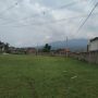 Tiang listrik yang sudah mulai terpsang di lingkungan Perumahan SBG, Kecamatan Cimanggung, Kabupaten Sumedang untuk fasilitas relokasi korban longsor.