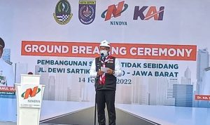 Ridwan Kamil Akan Kasih “Bintang Sertifikat” Jika Underpass Dewi Sartika Rampung Sebelum Akhir 2022 SAMBUTAN: Gubernur Jawa Barat Ridwan Kamil dalam sambutan secara simbolis di acara groundbreaking underpass Jalan Dewi Sartika, Depok, Senin (14/2/2022).
