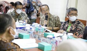 Salahi Aturan, Pemkab Bandung Tindak Tegas e-Warong Kepala Dinsos Kabupaten Bandung, Indra Respati menegaskan akan memberhentikan agen e-warong yang melanggar regulasi atau yang menyalahi aturan.