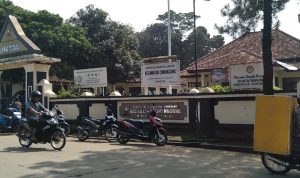 Camat Cimanggung Akui Wilayahnya Belum Mempunyai TPS Ideal Kantor Kecamatan Cimanggung, Kabupaten Sumedang. (Jabar Ekspres)