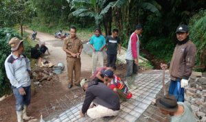 Jalan Penghubung 2 Kecamatan di Sumedang yang Amblas Kini Diperbaiki