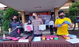 Kapolresta Bandung, Kombes Pol Kusworo Wibowo telah menangkap pelaku pembobol toko yang beraksi di wilayah Ciparay, Kabupaten Bandung.