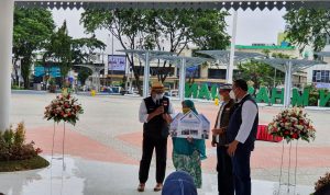 Ridwan Kamil Resmikan Alun-Alun Kota Bekasi dengan Pantun Gubernur Jawa Barat Ridwan Kamil meresmikan Alun-Alun Kota Bekasi, Senin (21/2).