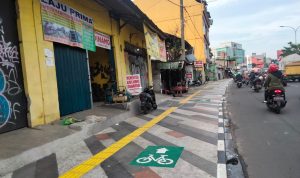 Trotoar di jalan Margonda Raya yang baru selesai dikerjakan (Haris Samsuddin/Jabar Ekspres)