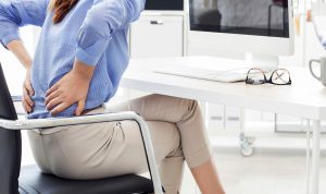 Sering Sakit Punggung? Begini Cara Mengatasinya Ilustrasi sakit punggung. (Pixabay)