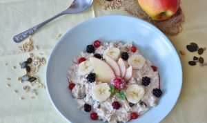 Oatmeal dapat menurunkan kolestrol tinggi. (Pixabay)