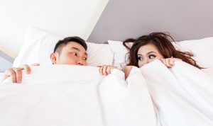 Ingin Kuat di Ranjang? Suami Minumlah Campuran Ini! ilustrasi pasangan suami istri (pixabay)