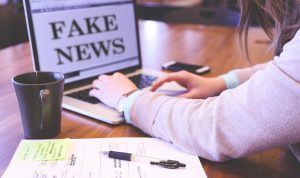 Informasi di internet perlu untuk diperiksa karena informasi palsu dapat ditemukan di tempat yang tidak kita duga. (Ilustrasi: Pixabay)