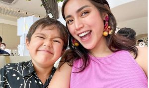 Jessica Iskandar dan putranya El Barack. (Foto: Instagram @inijedar)