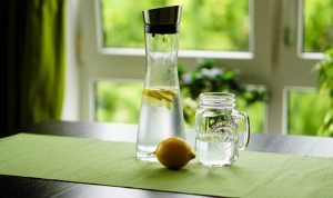 Ilustrasi air lemon. (Pixabay)