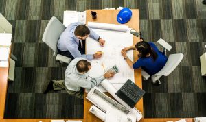 PPKM Level 3 kantor bisa mengijinkan pegawainya WFO dengan kapasitas 50 persen. (Ilustrasi pegawai kantor: Pixabay)