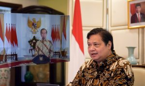 Menko Airlangga Hartarto saat menyampaikan sambutannya secara virtual pada Rakornas BNPB, Rabu (19/2).