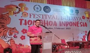 Menparekraf Sandiaga Uno saat membuka acra Festival budaya Tionghoa Indonesia di medan, jumat(5/2). Foto Antara