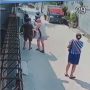 Tangkapan layar seorang pria diduga menodongkan senjata api di Komplek Taman kopo Indah (TKI), Desa Margahayu.
