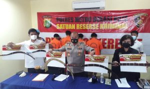 Konferensi pers kasus tawuran maut di Bekasi, bertempat di Mapolres Metro Bekasi Kota, Kamis (3/2). (Foto: Dean Pahrevi/JPNN.com)