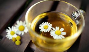 Teh Ini Bisa Bantu Ringankan Sakit Tenggorokan Teh Chamomile bisa meringankan sakit tenggorokan. (Ilustrasi: Pixabay)