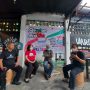 Pemateri diskusi Obrolan Warung Migran sedang berbincang mengenai permasalahan PMI di Warung Migran, Jumat (18/02/2022)./ Arvi Resvanty
