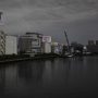 Gempa kuat Magnitudo 7,3 membuat lebih dari 2 juta rumah di daerah Tokyo menjadi gelap gulita. (AFP/Philip Fong)