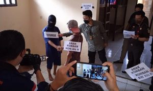 Rekonstruksi kasus pencabulan oleh ustadz di Kuningan. (ist)