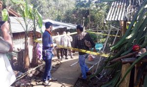 Depresi Karena Penyakit Tak Kunjung Sembuh, Pria di Ciamis Nekad Gantung Diri di Kandang Ayam Tim Inafis Polres Ciamis tengah olah tempat kejadian perkara bunuh diri di Ciamis. istimewa