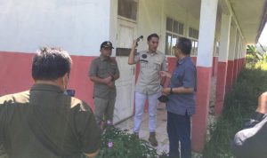 Empat Tahun Bangunan SDN di Cianjur Disegel Swasta, DPR: Ada Apa Dengan Disdikpora? DISEGEL: Anggota Komisi II DPR RI Fraksi Gerindra, Ir. Irwan Ardi Hasman dan Anggota DPRD Kabupaten Cianjur dari Fraksi Partai Gerindra, Abdul Karim saat meninjau bangunan SDN Cigombong yang disegel oleh oknum perusahaan. (IST)