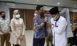 Hengki Minta Pesantren Berperan Aktif Atasi Masalah Kependudukan Bupati Bandung Barat, Hengki Kurniawan, saat menghadiri kegiatan Gerakkan Santri Siaga Kependudukkan (GSSK) di Kabupaten Bandung Barat, Kamis (17/3) di Lembang.