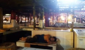 Lapak pedagang daging sapi di Pasar Anyar, Kota Tangerang tampak sepi imbas aksi mogok berjualan sejak Senin 28 Februari 2022 lalu.-Rikhi Ferdian-
