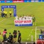 Foto Viral persib Bandung yang menyerukan perdamaian dari dalam lapangan hijau