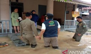 Naiknya permukaan air sungai membuat Pamekasan berstatus waspada banjir. Ilustrasi: Antara/Abd Aziz