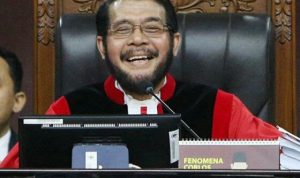 Kekayaan Ketua MK Melejit Jelang Pernikahan dengan Adik Jokowi. (foto: dok Jawa Pos/Miftahulhayat)