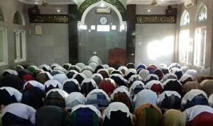 Warga Muhammadiyah Malam Ini Mulai Laksanakan Salat Tarawih Ilustrasi: salat tarawih. (foto: ilustrasi/JawaPos/Desyinta Nurani)